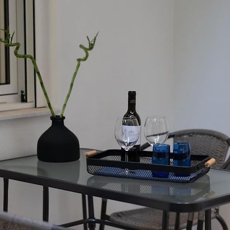 Stylish Abode Under Acropolis W/ Sunny Courtyard! Apartman Athén Kültér fotó