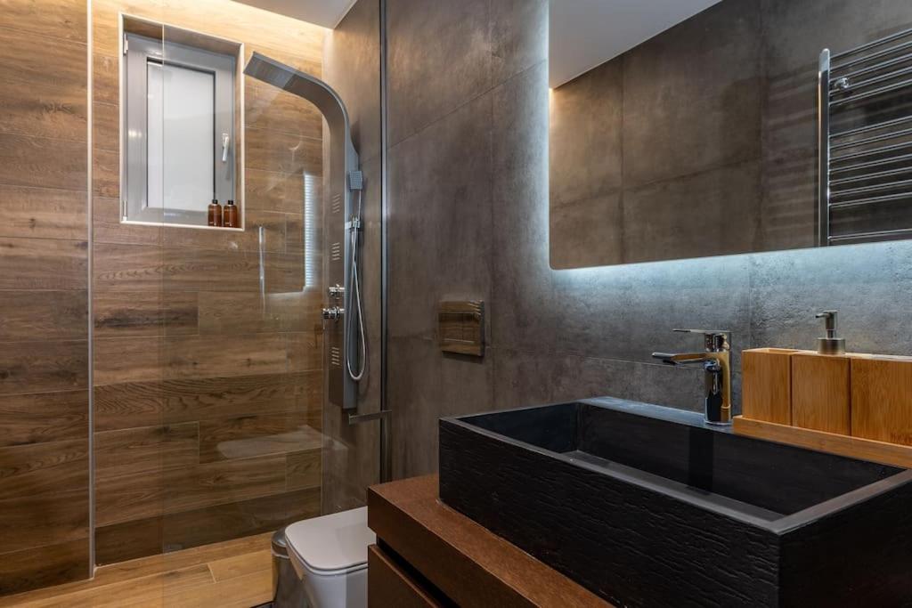Stylish Abode Under Acropolis W/ Sunny Courtyard! Apartman Athén Kültér fotó