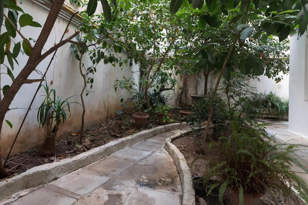 Stylish Abode Under Acropolis W/ Sunny Courtyard! Apartman Athén Kültér fotó