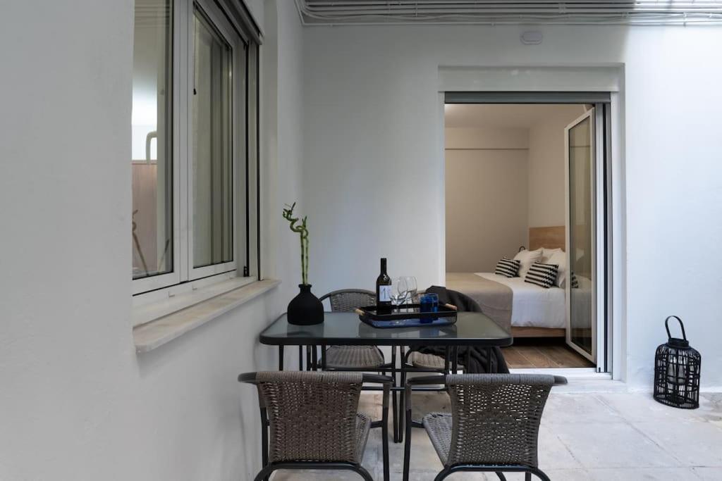 Stylish Abode Under Acropolis W/ Sunny Courtyard! Apartman Athén Kültér fotó