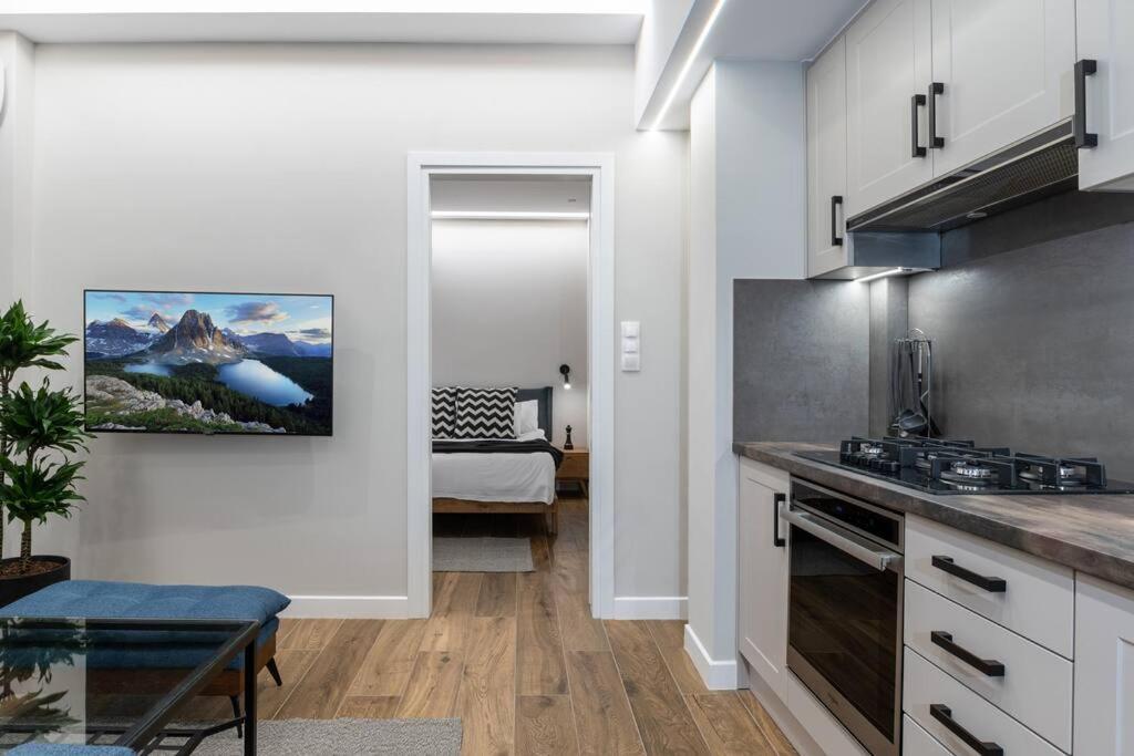 Stylish Abode Under Acropolis W/ Sunny Courtyard! Apartman Athén Kültér fotó