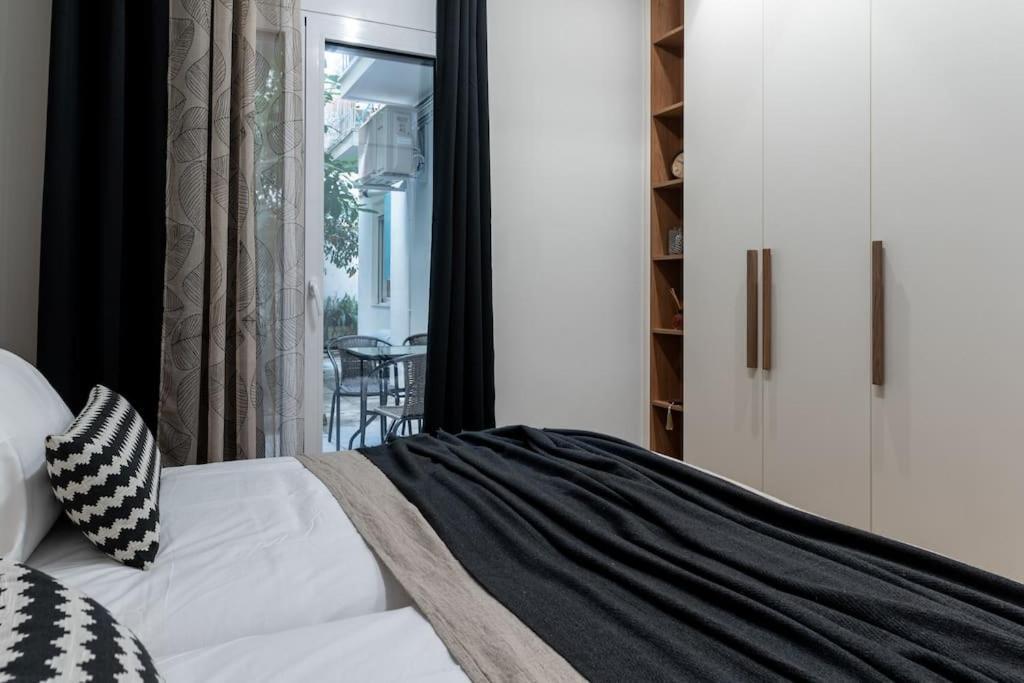 Stylish Abode Under Acropolis W/ Sunny Courtyard! Apartman Athén Kültér fotó