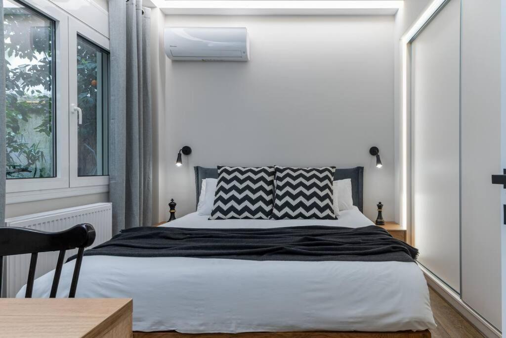 Stylish Abode Under Acropolis W/ Sunny Courtyard! Apartman Athén Kültér fotó